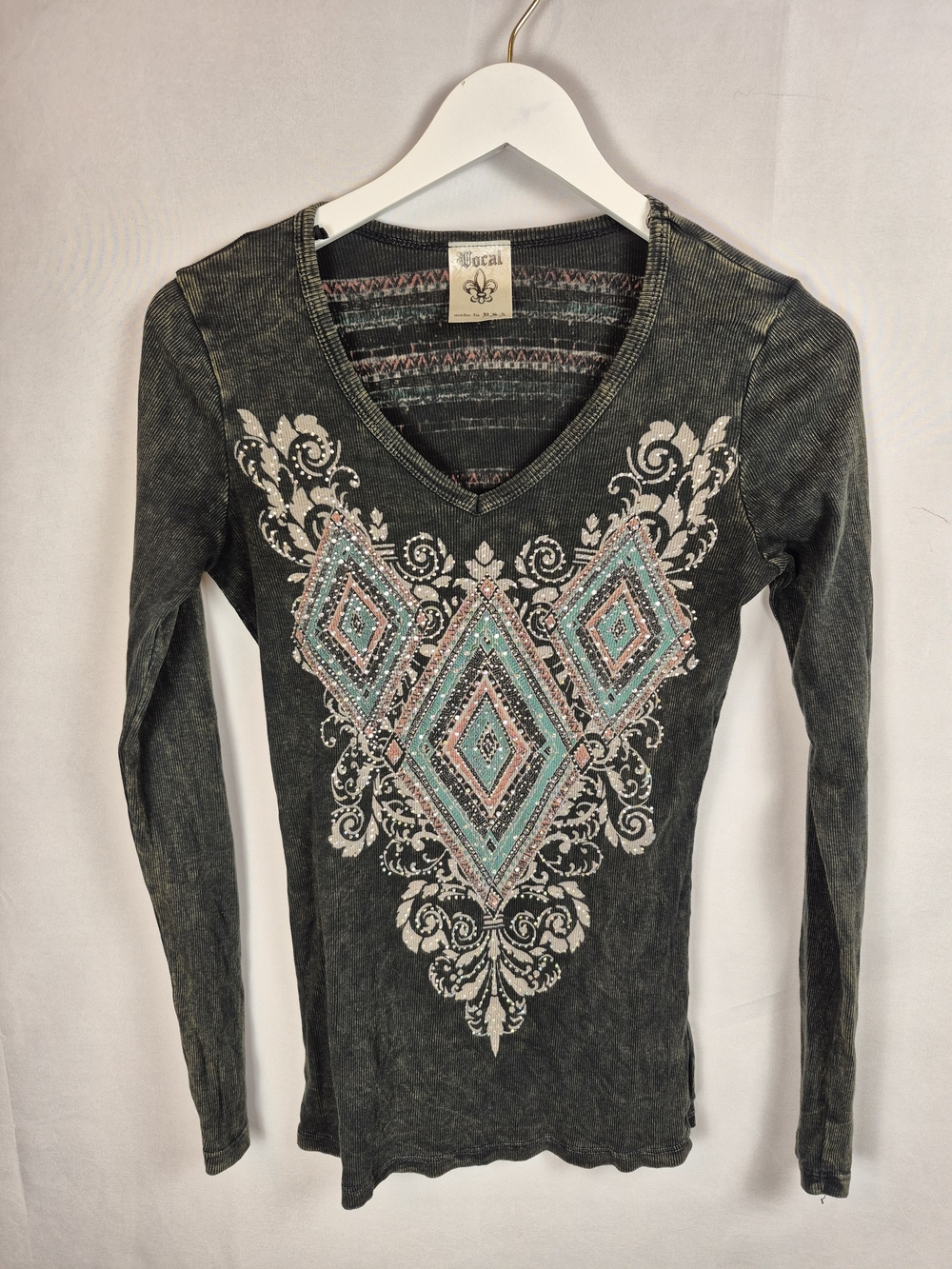 Vocal Women's Long Sleeve V-Neck Top with Turquoise & Pink Embellishment Size M